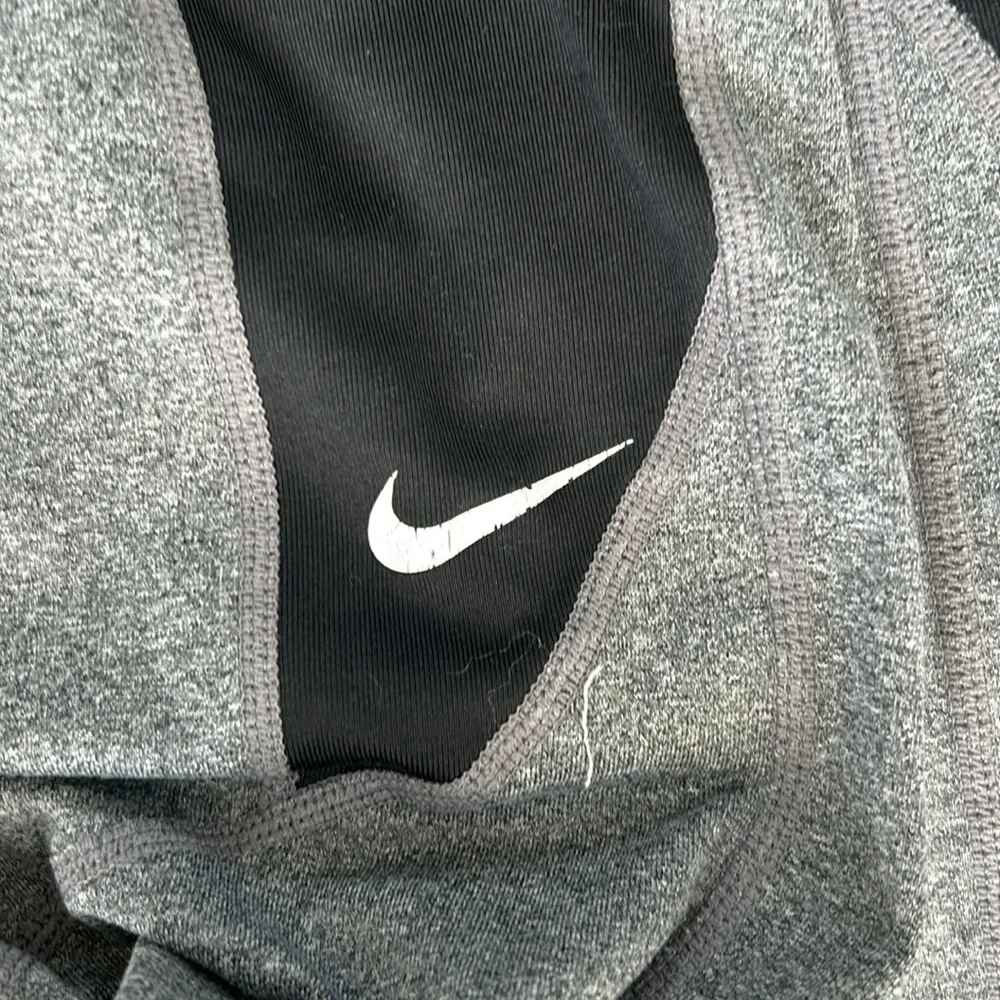 Nike Gray and Black Leggings - Picture 4 of 4
